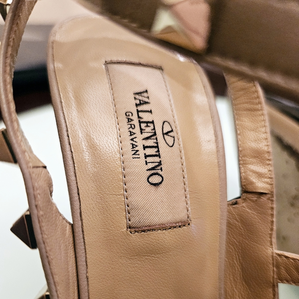 Valentino Rock Studded Pump - Picture 4 of 9